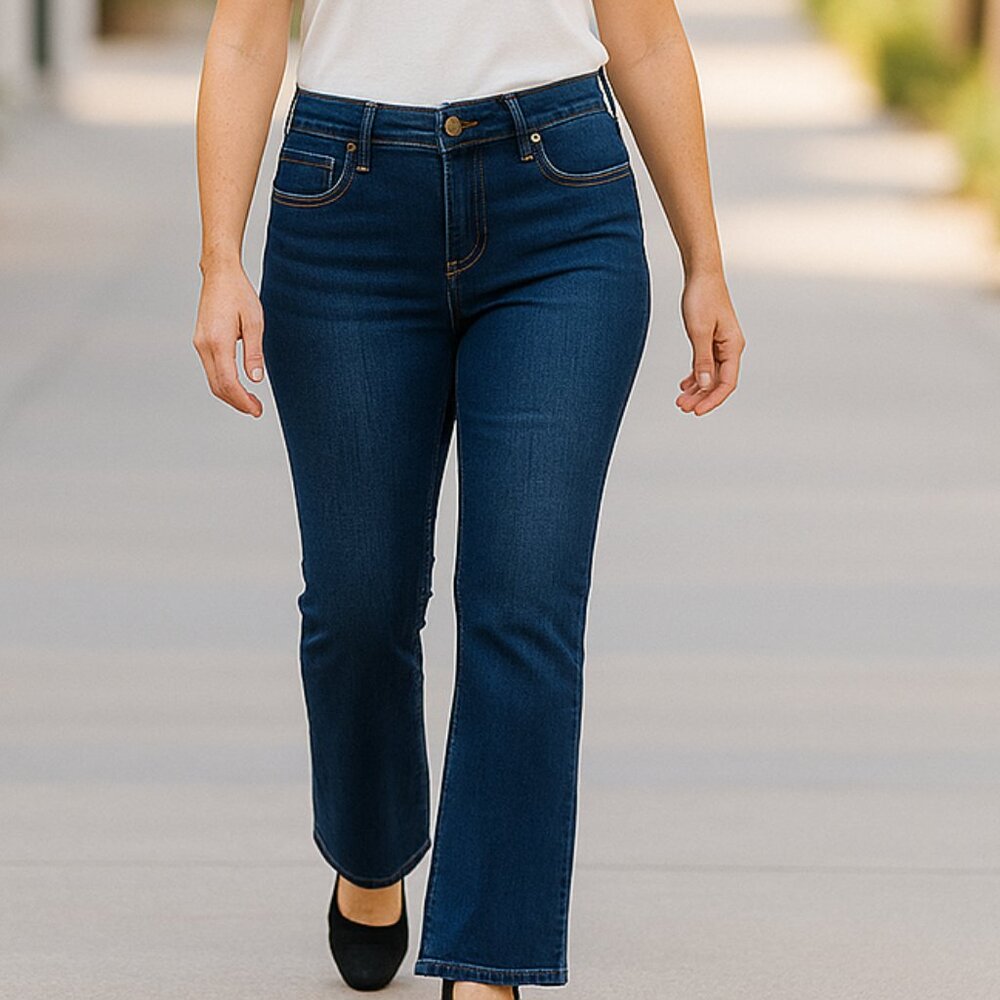 Nina Rossi Women’s Jeans Size 5 (28") Dark-Wash Flare Leg 9″ Inseam